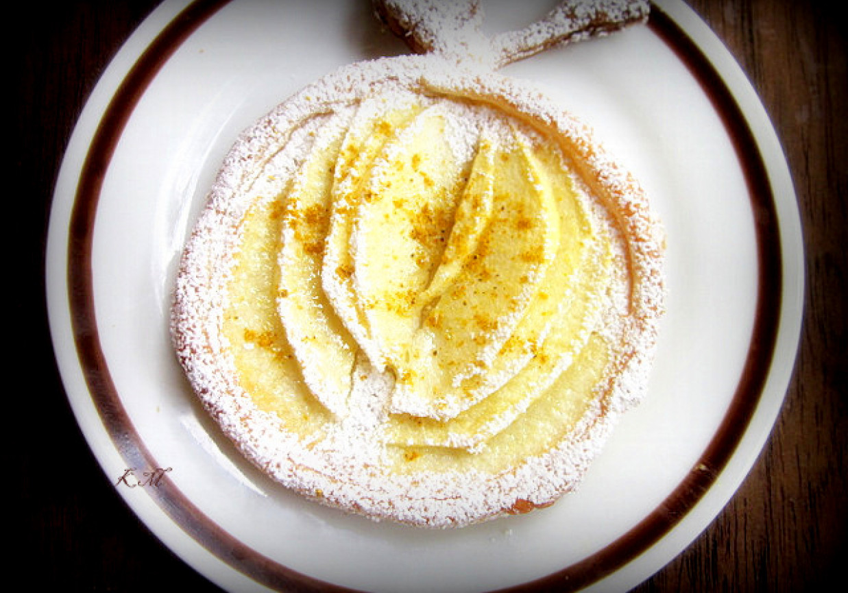 Ciastka francuskie z jabłkiem i cynamonem foto