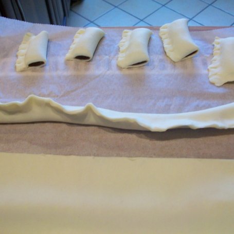 Krok 1 - ciastka francuskie z marmoladą wieloowocową foto