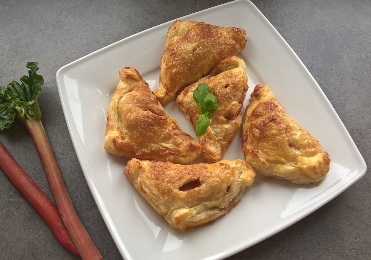 Ciastka francuskie z rabarbarem foto