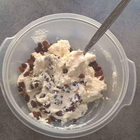 Krok 2 - Ciastka francuskie z ricottą i rodzynkami foto