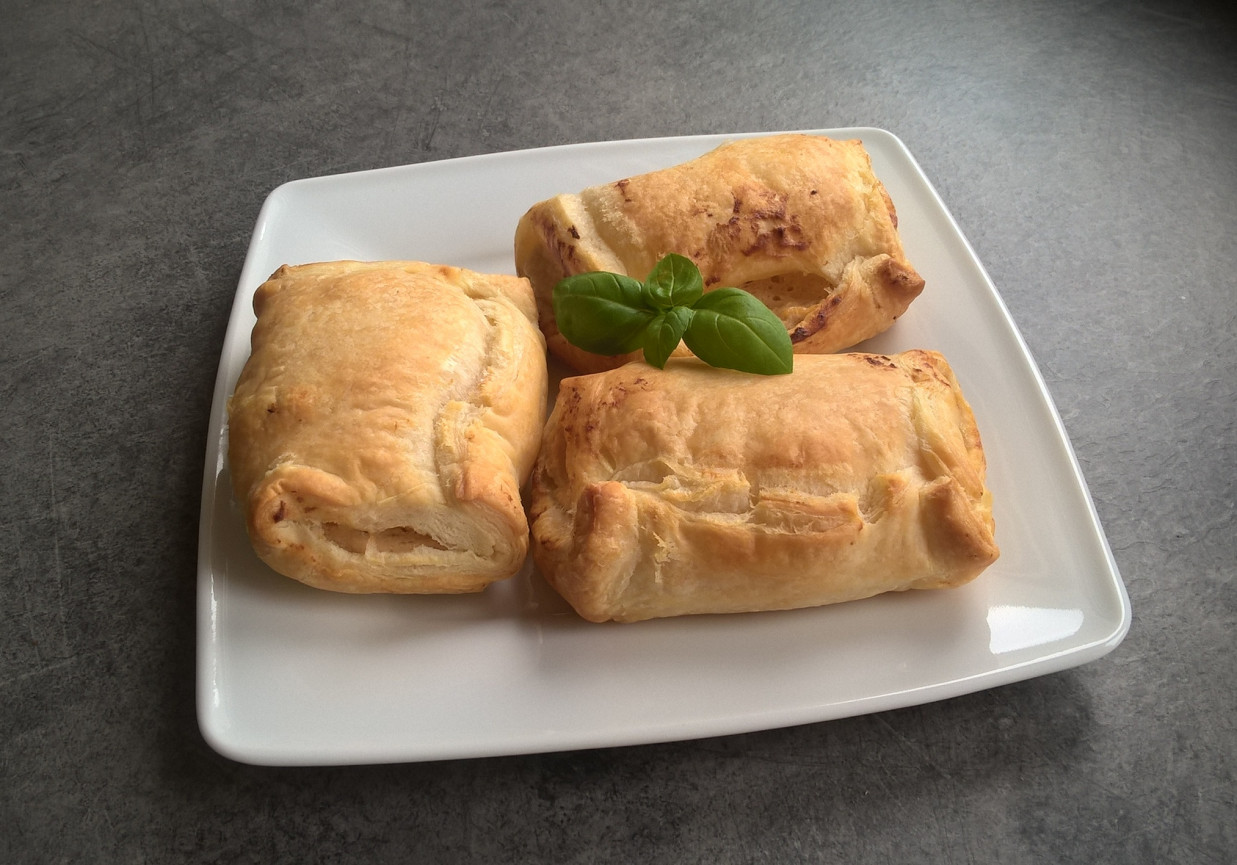 Ciastka francuskie z ricottą i rodzynkami foto