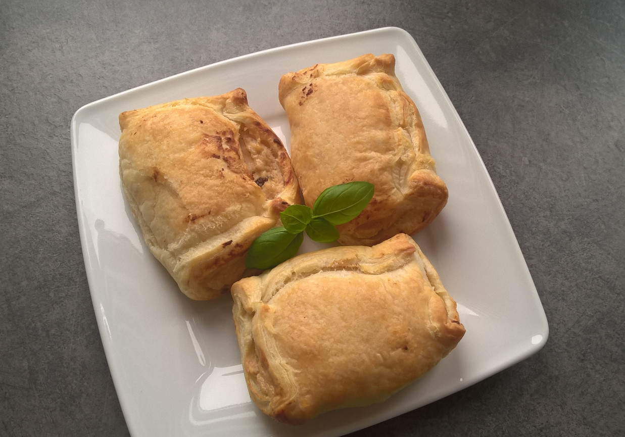 Ciastka francuskie z ricottą i rodzynkami foto