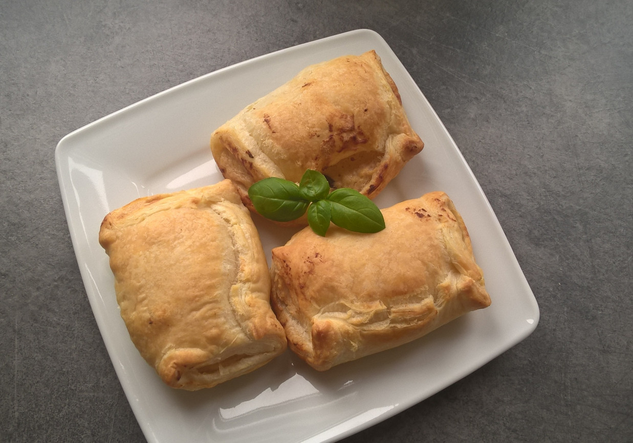 Ciastka francuskie z ricottą i rodzynkami foto