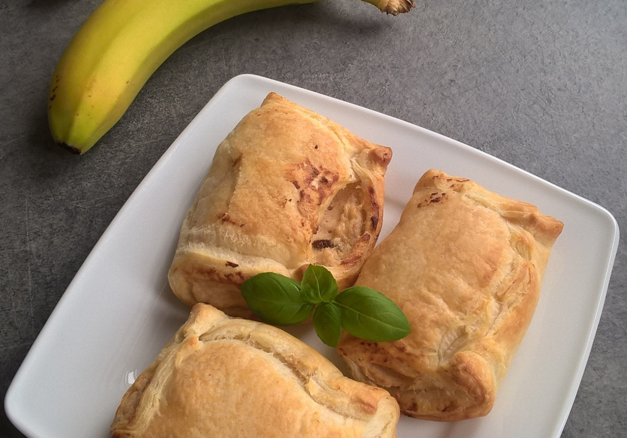 Ciastka francuskie z ricottą i rodzynkami foto