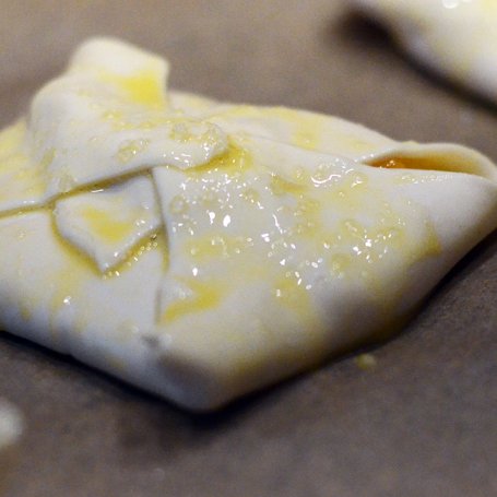 Krok 3 - Ciastka francuskie z serem i brzoskwiniami foto