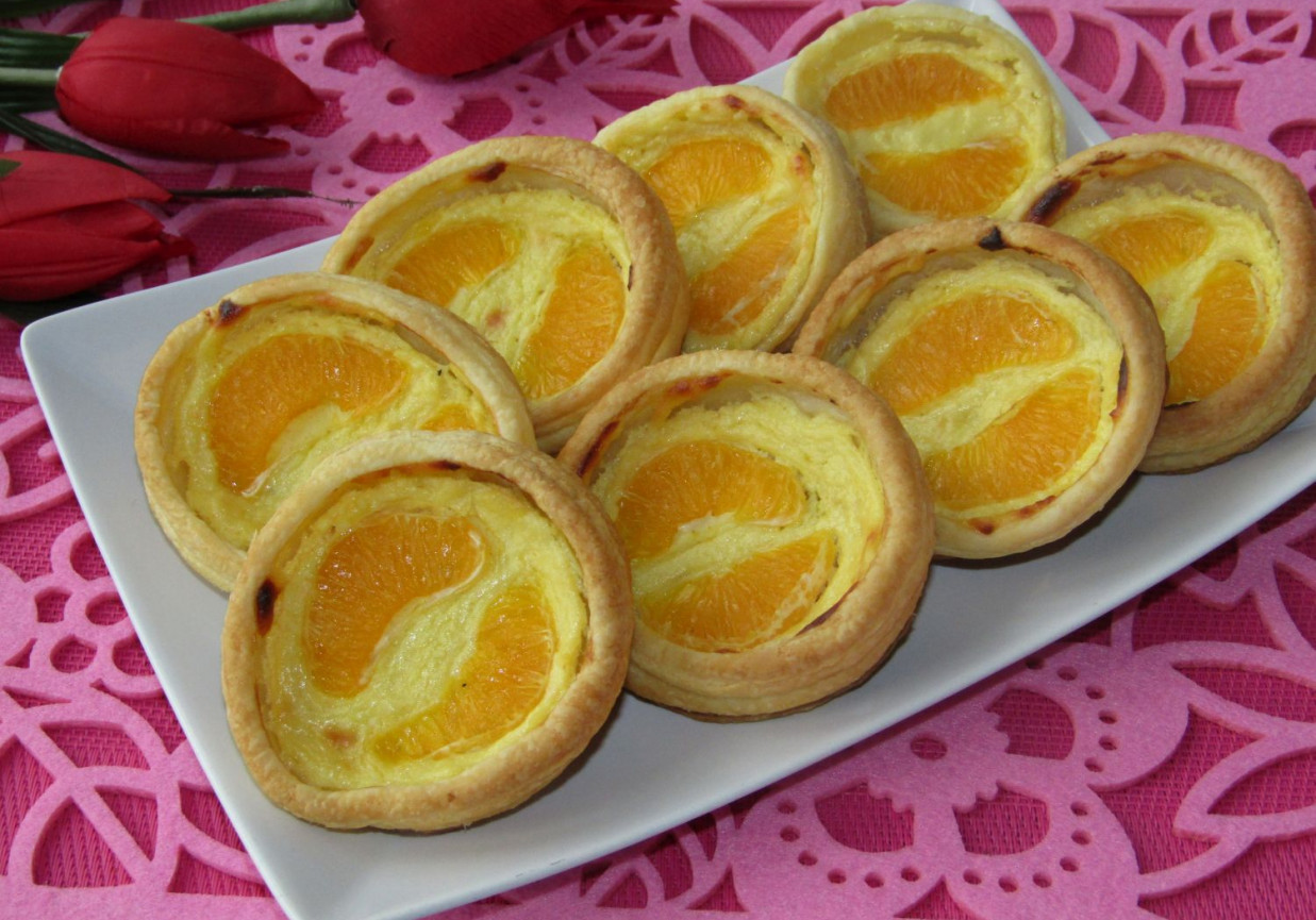 Ciastka francuskie z serem i mandarynkami foto