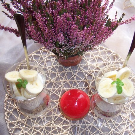Krok 5 - Ciastka, jogurt grecki i owoce, czyli deser w sam raz :) foto