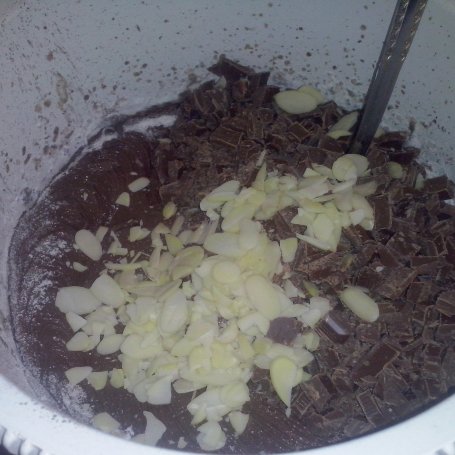 Krok 3 - Ciastka na maślance z czekoladą i migdałami foto