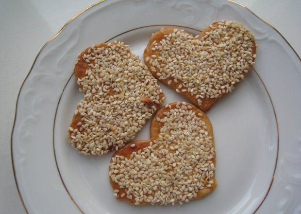 Fotografia przedstawiająca ciastka sezamowe