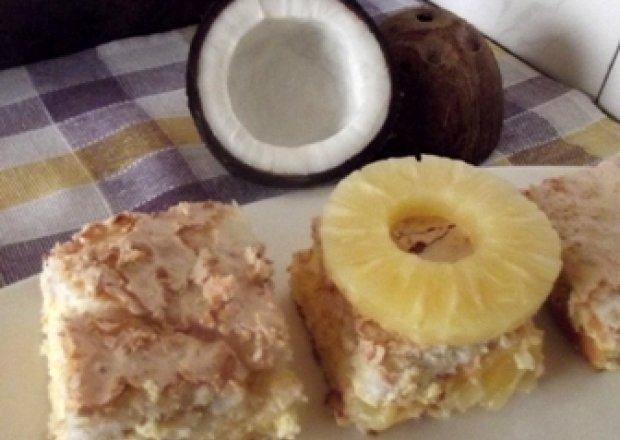 Fotografia przedstawiająca Ciasto ananasowo-kokosowe