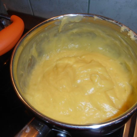 Krok 4 - ciasto bakaliowe z kremem budyniowym i masą jabłkową foto