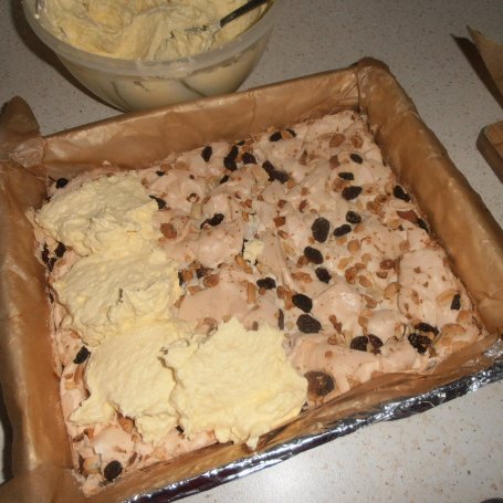 Krok 7 - ciasto bakaliowe z kremem budyniowym i masą jabłkową foto