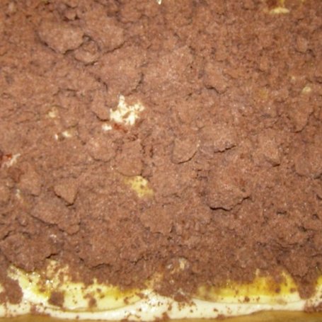Krok 7 - Ciasto bananowe drożdżowe z budyniem i kakaową kruszonką foto