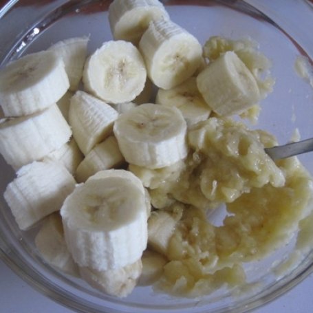 Krok 1 - Ciasto bananowe z cukrem pudrem foto