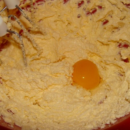 Krok 3 - Ciasto bananowe z galaretką foto