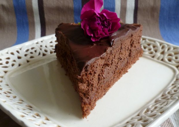 Fotografia przedstawiająca Ciasto bardzo mocno czekoladowe