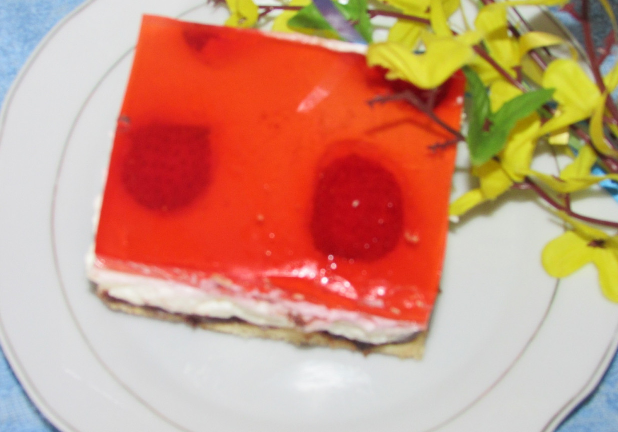 Ciasto bez pieczenia z kremem migdałowym  foto