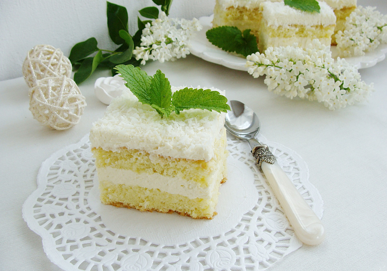 Ciasto biały puszek foto
