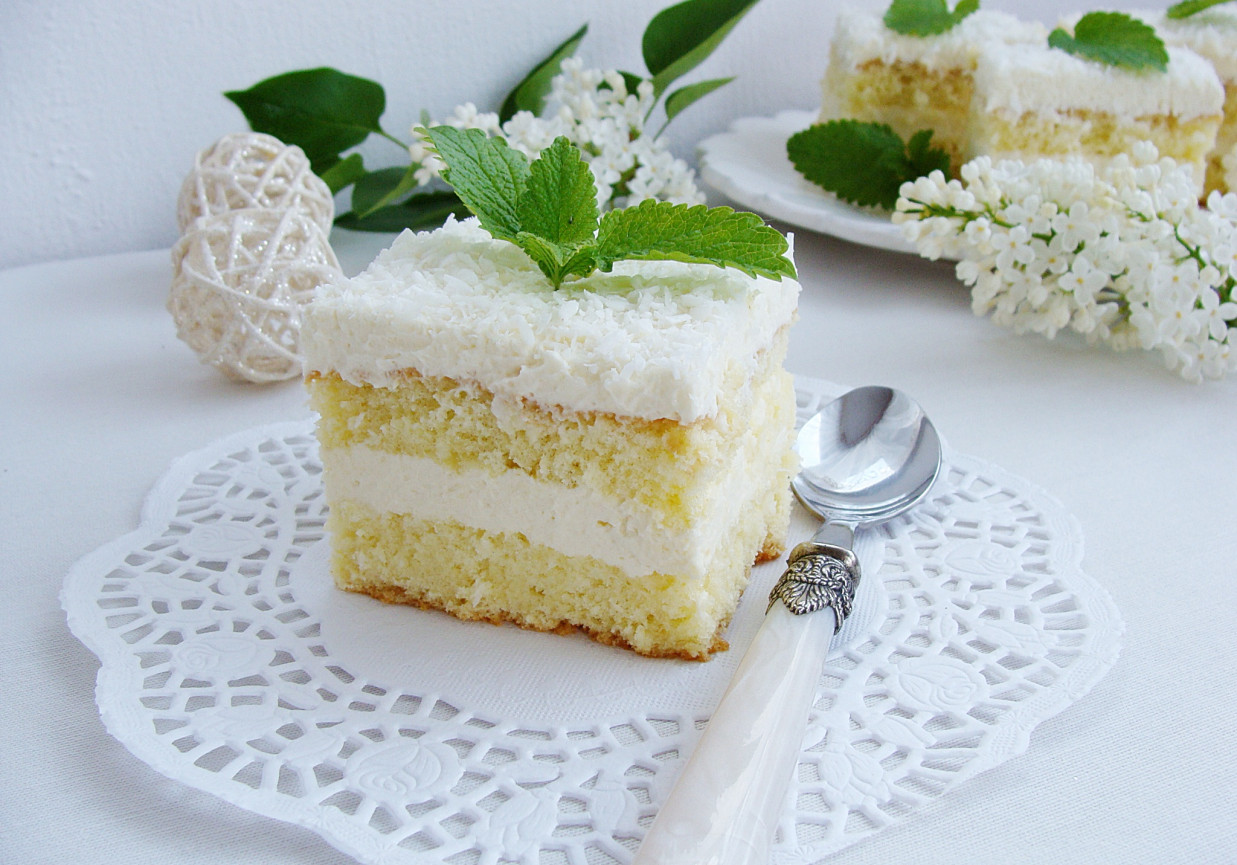 Ciasto biały puszek foto