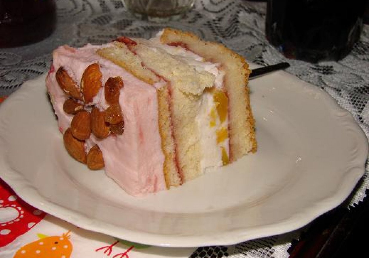 Ciasto biszkoptowe przekładane. foto