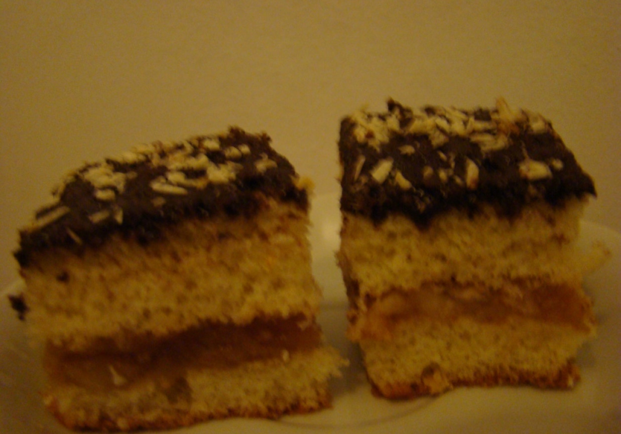 Ciasto biszkoptowe z czekoladą foto