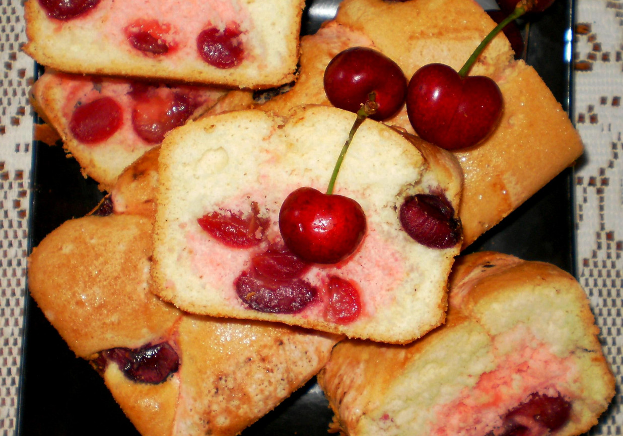 Ciasto biszkoptowe z czereśniami wg Babcigramolki foto