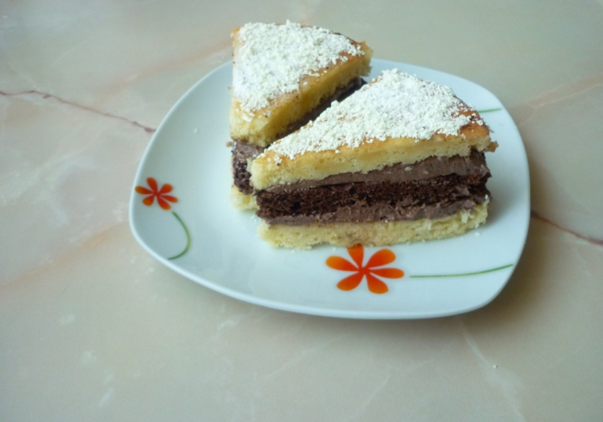 Ciasto biszkoptowe z masą czekoladową foto
