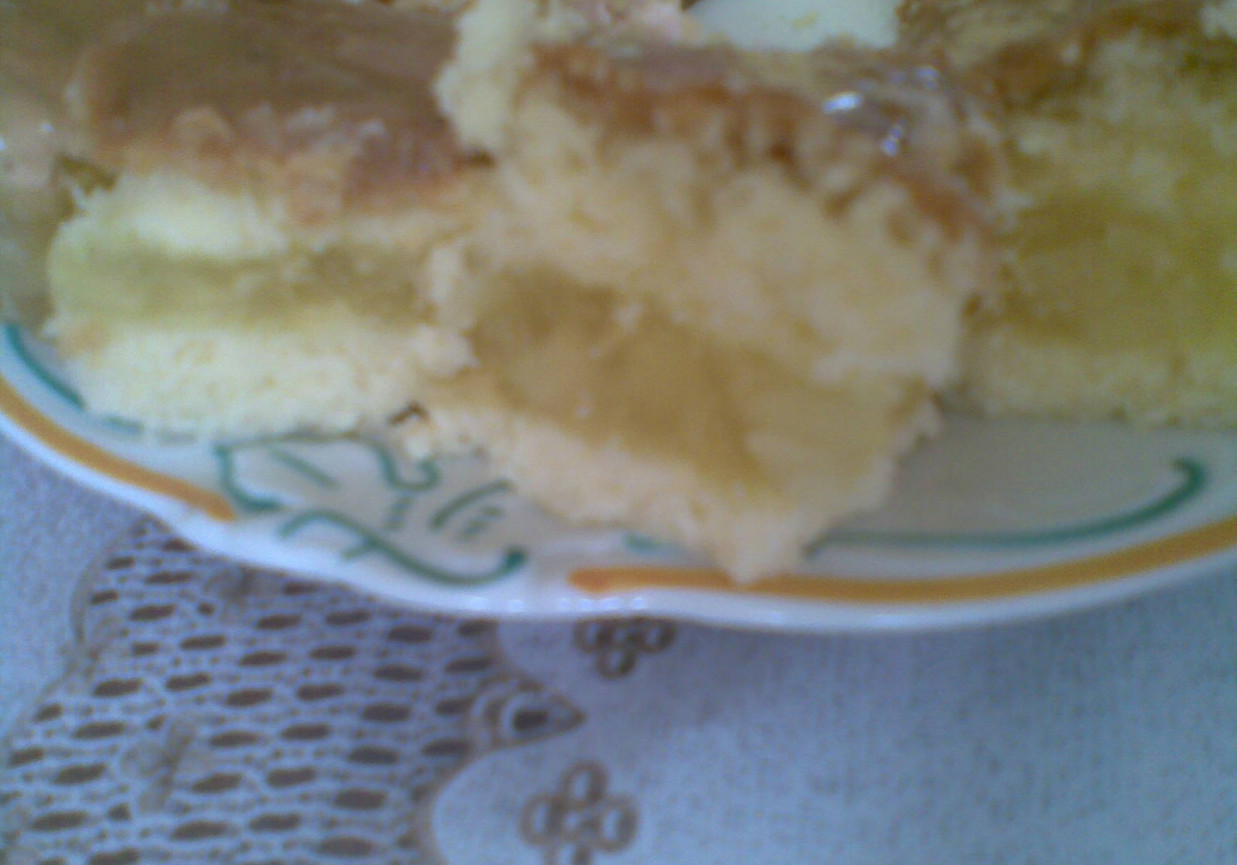 ciasto biszkoptowe z musem jabłkowym foto