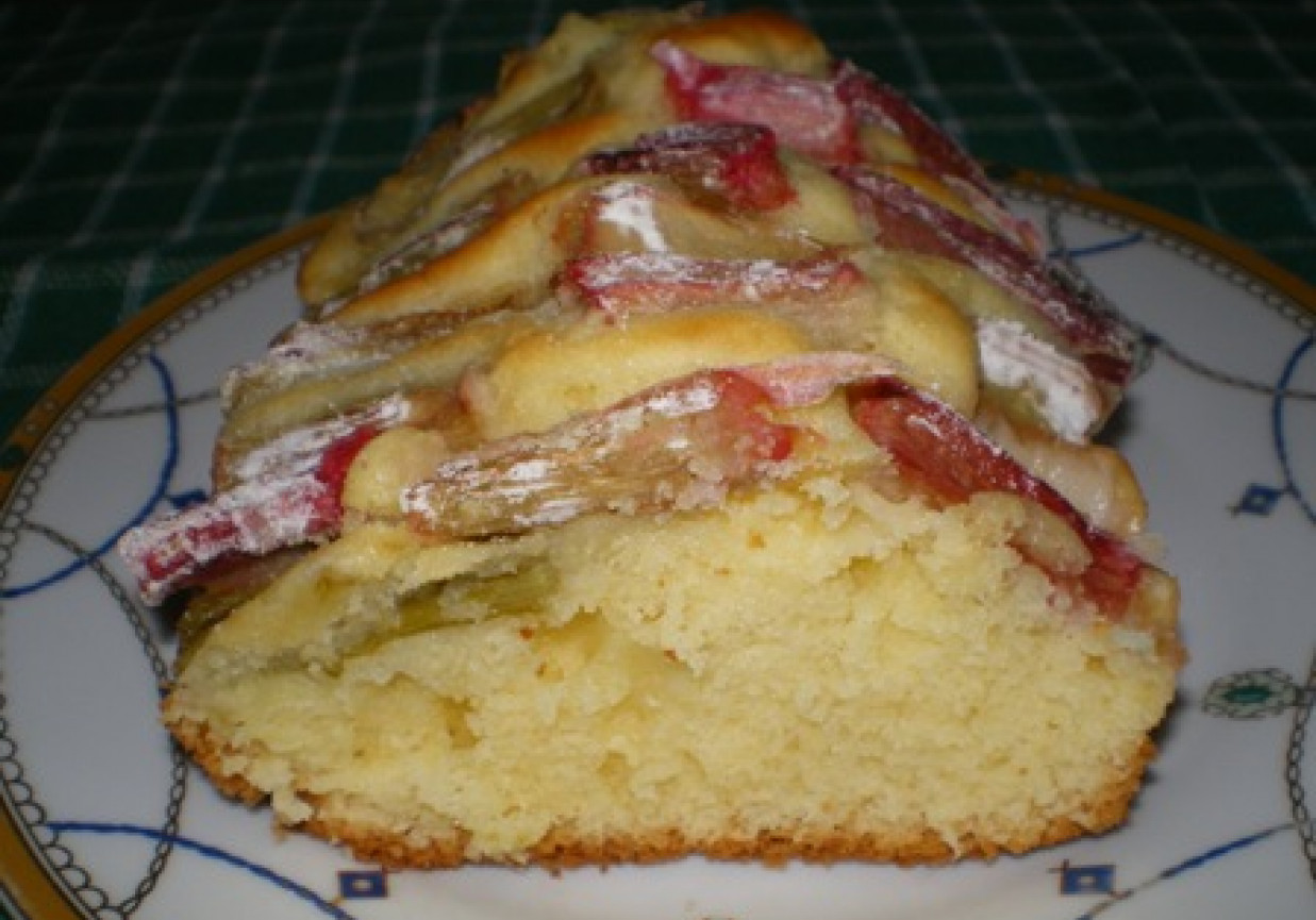 Ciasto biszkoptowe z rabarbarem foto