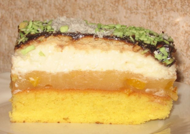 Fotografia przedstawiająca Ciasto brzoskwiniowo-śmietanowe