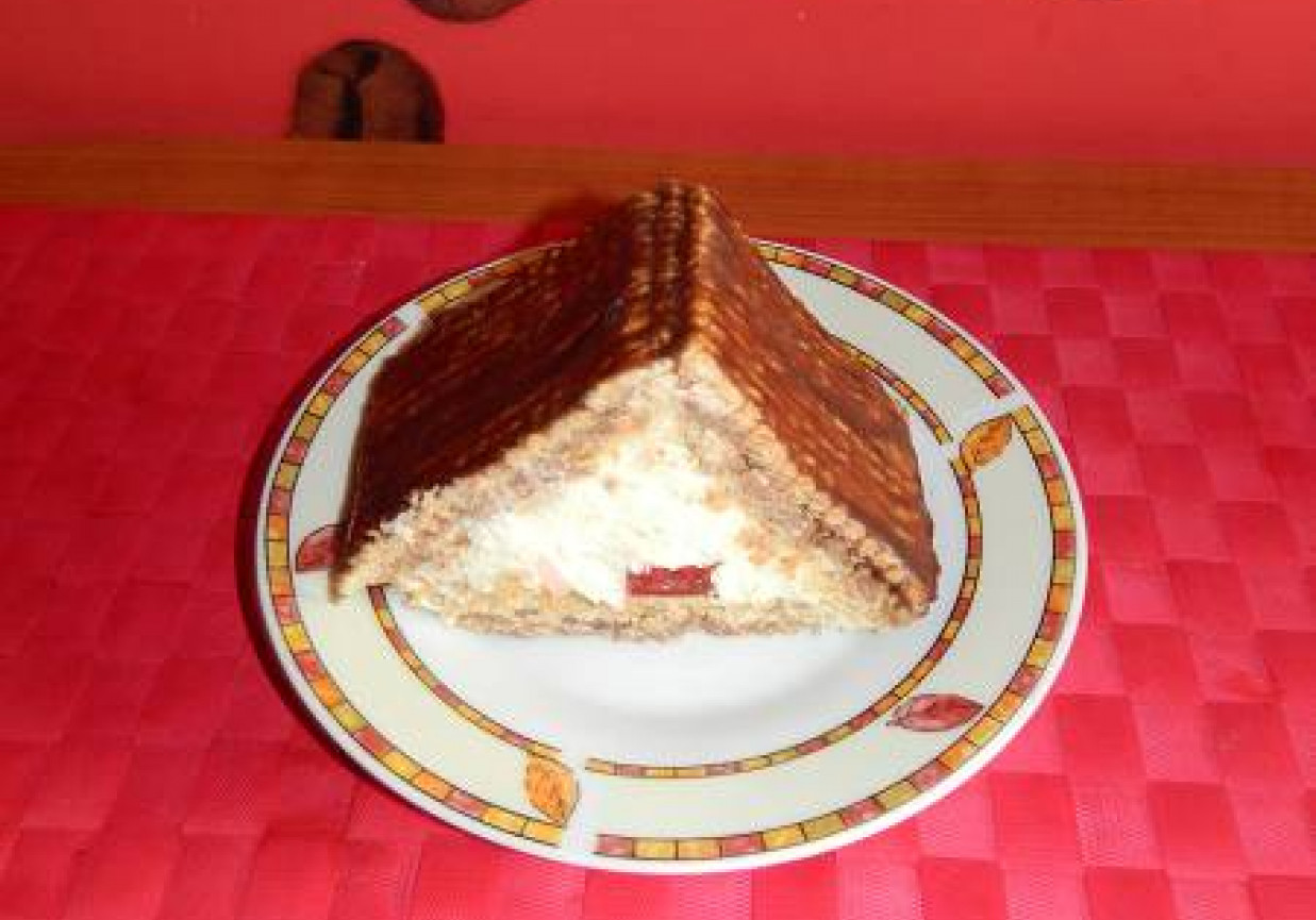 Ciasto "Chatka" z białym serem i herbatnikami bez pieczenia. foto