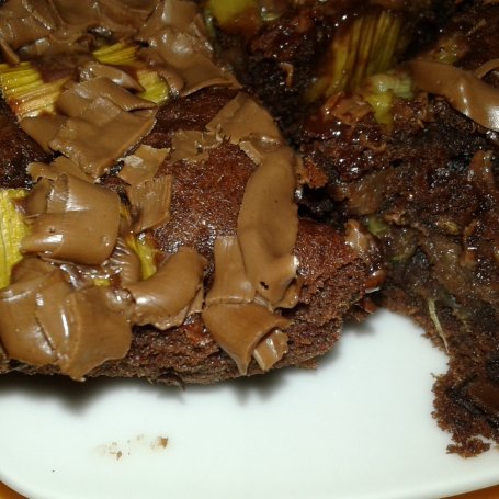Krok 11 - Ciasto cukiniowo - rabarbarowe z czekoladą foto