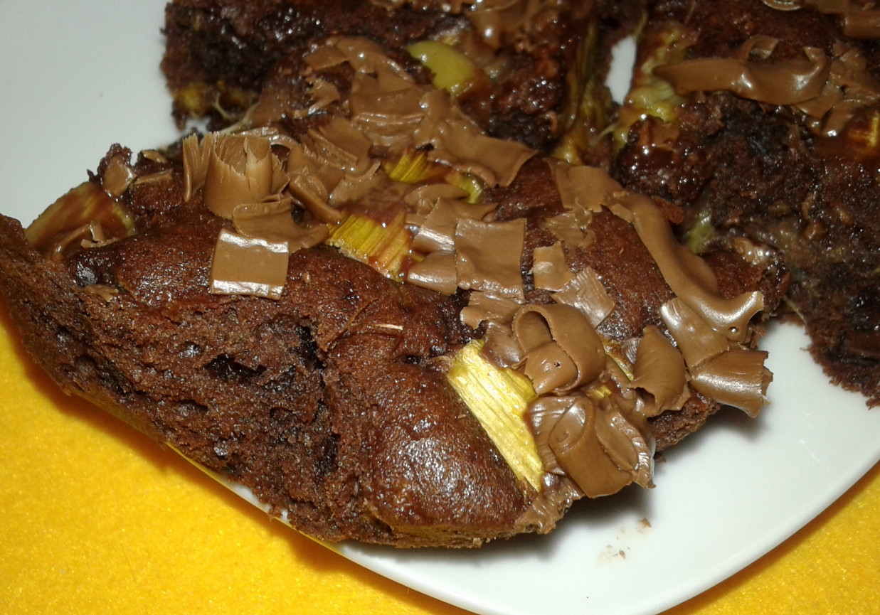 Ciasto cukiniowo - rabarbarowe z czekoladą foto