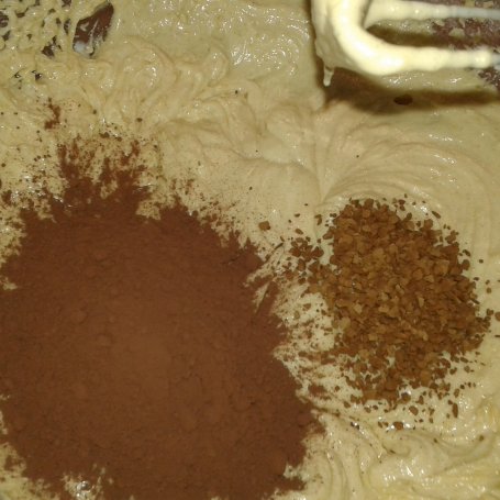 Krok 4 - Ciasto cukiniowo - rabarbarowe z czekoladą foto