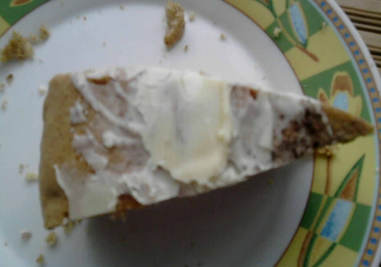 ciasto cynamonowe z białą polewą foto
