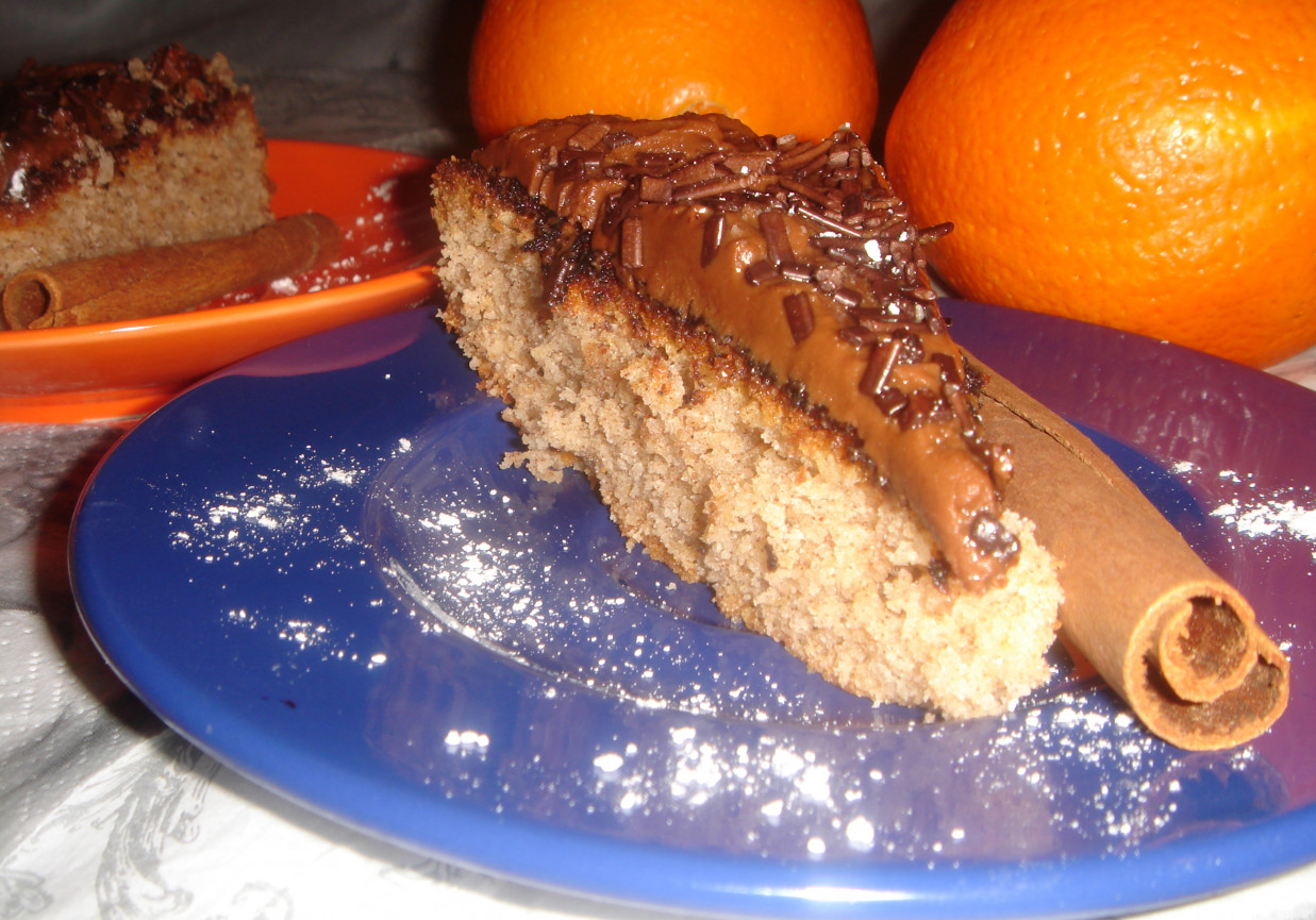Ciasto cynamonowe z polewą czekoladową foto