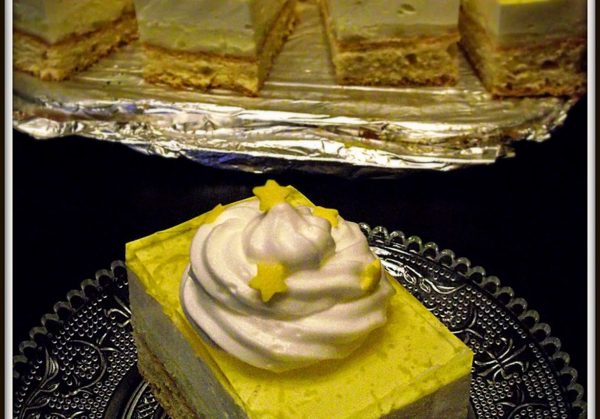 Ciasto cytrynowe z kremem i galaretką foto