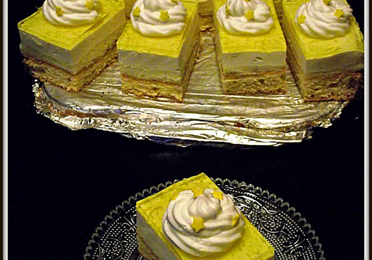 Ciasto cytrynowe z kremem i galaretką foto