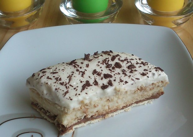 Fotografia przedstawiająca Ciasto czekoladowa krówka bez pieczenia