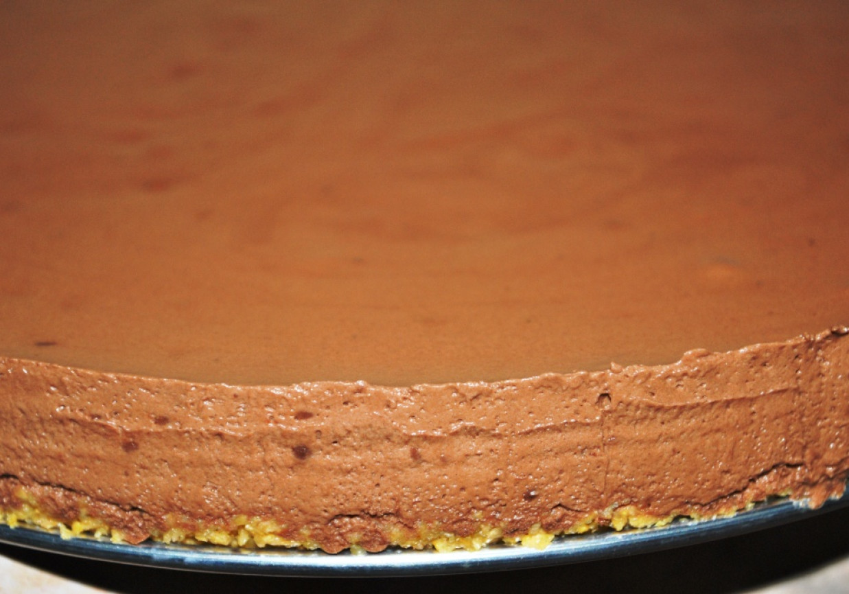 Ciasto czekoladowa pianka na spodzie z płatków foto