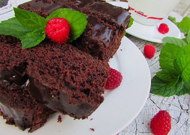 Fotografia przedstawiająca Ciasto czekoladowe -murzynek wilgotny