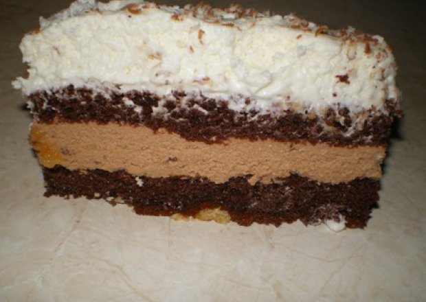Fotografia przedstawiająca Ciasto czekoladowe przekładane