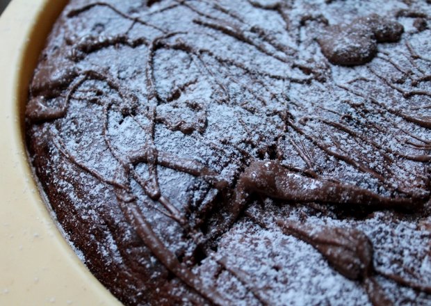 Fotografia przedstawiająca Ciasto czekoladowe ucierane z gruszką