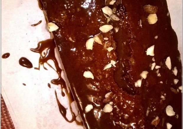 Fotografia przedstawiająca Ciasto czekoladowe z bananami