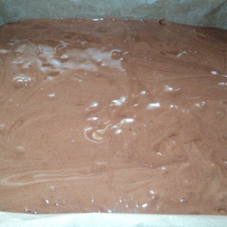 Krok 1 - Ciasto czekoladowe z bitą śmietaną i biszkoptami  foto