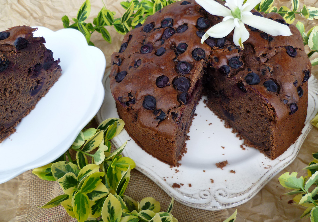 Ciasto czekoladowe z borówkami foto