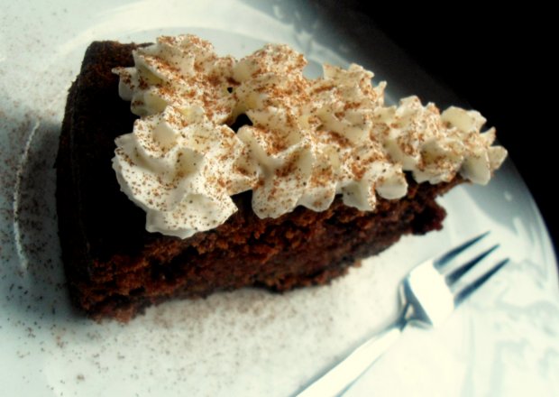 Fotografia przedstawiająca Ciasto czekoladowe  z cukinią i nutą kokosu