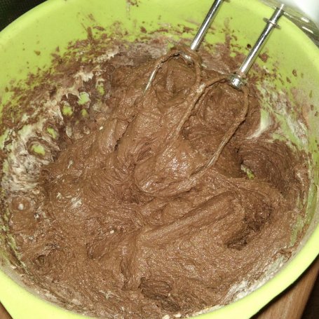 Krok 3 - Ciasto czekoladowe z cukinią foto