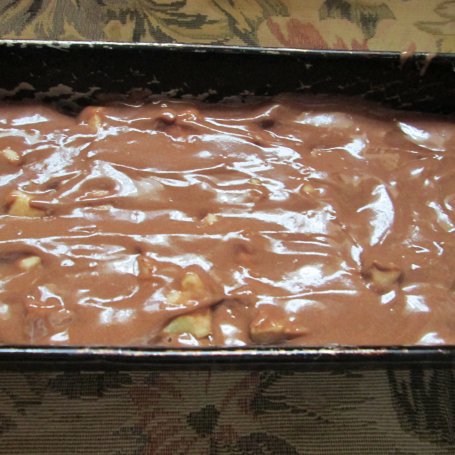 Krok 4 - Ciasto czekoladowe z dodatkiem jabłek foto
