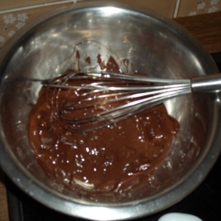 Krok 1 - Ciasto czekoladowe z dżemem morelowym foto